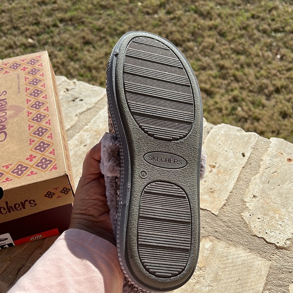 NEW Skechers Women’s Cozy Campfire Dream Glam Pewter Slippers, Size 11 W… - Picture 11 of 13